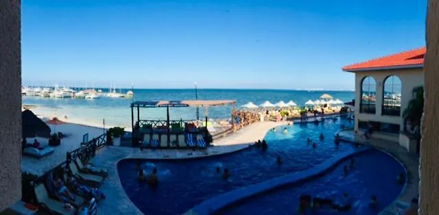 Punta Me Apartment Beach Front Condo Hotel & Waterpark Cancun