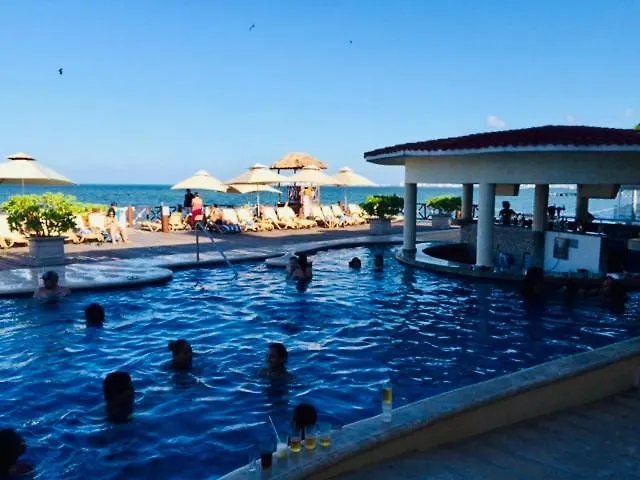 Punta Me Apartment Beach Front Condo Hotel & Waterpark  Cancun