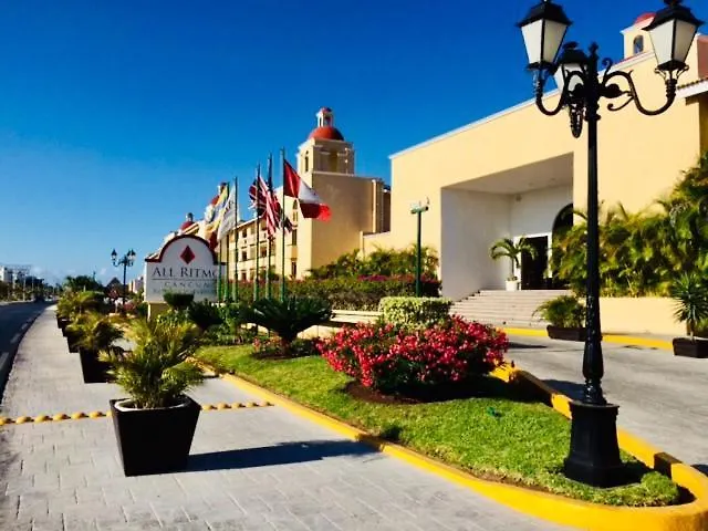 Punta Me Apartment Beach Front Condo Hotel & Waterpark Cancun